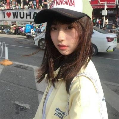 戴金色面具的男子